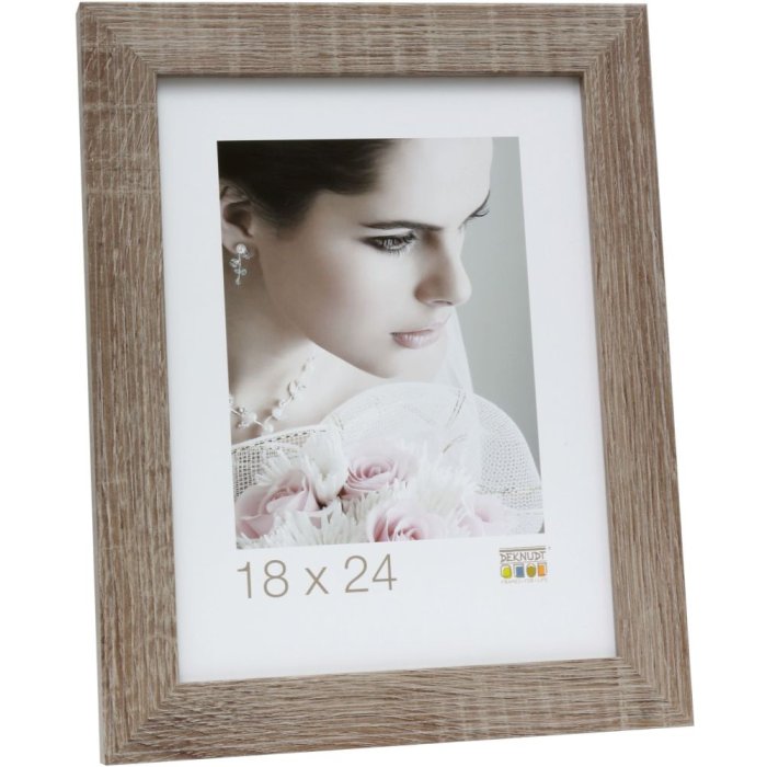 S49BH3 Photo frame in a grey wood colour