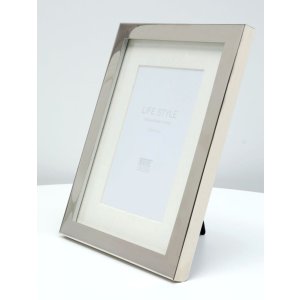 S57MC1 Photo frame in metal in shiny silver colour with...